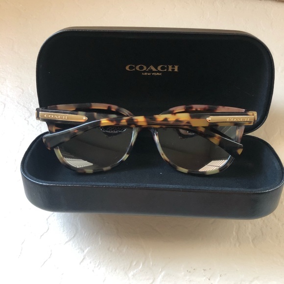 Two tone Coach Sunglasses - Picture 3 of 7